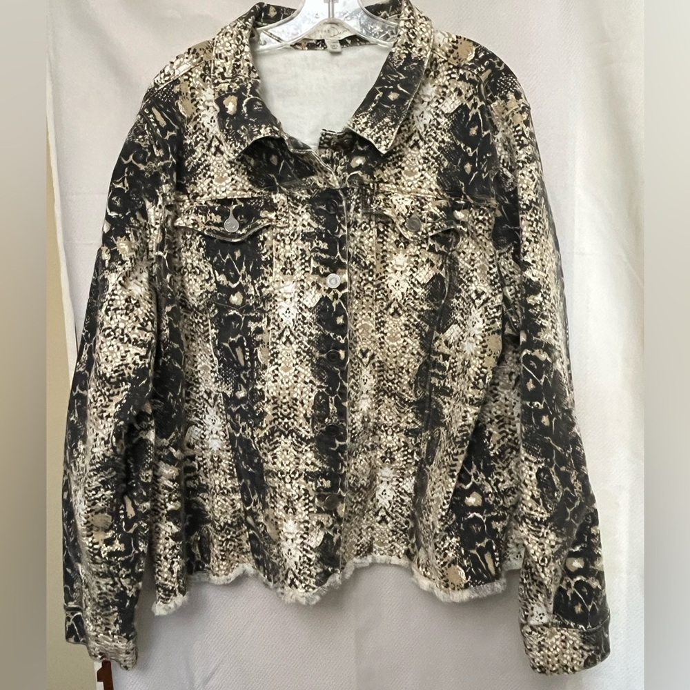 Women's Snake Print Jean Jacket 22/24 Button front good condition